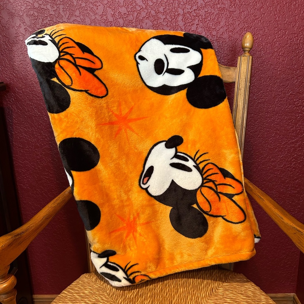 *SOLD* Disney Minnie & Mickey Mouse Halloween Orange “BOO” Plush Throw Blanket